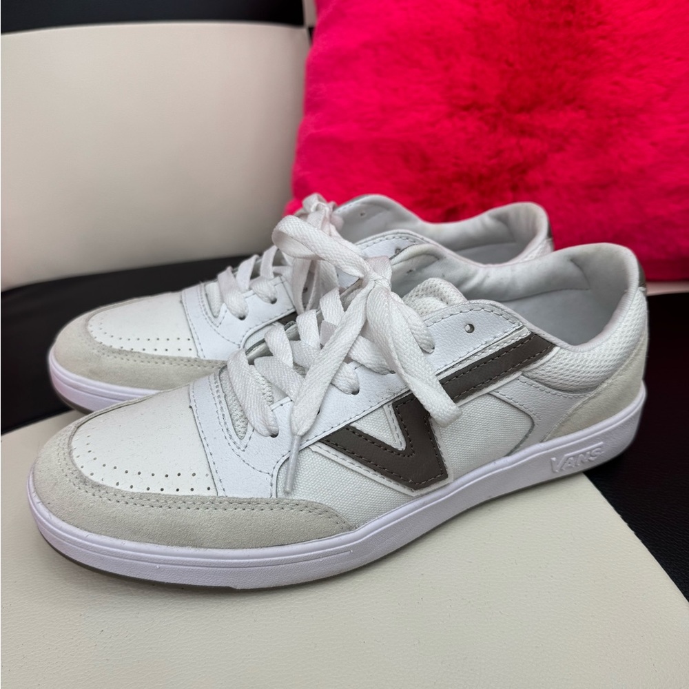 Vans Lowland sneakers in Off White M 8.5 W 10
